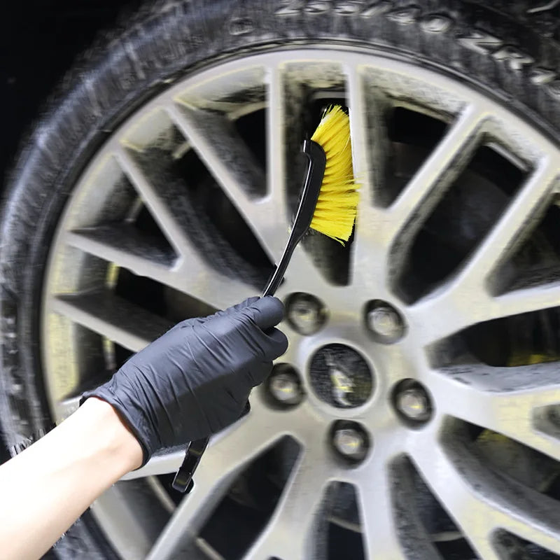Wheel rim brush set
